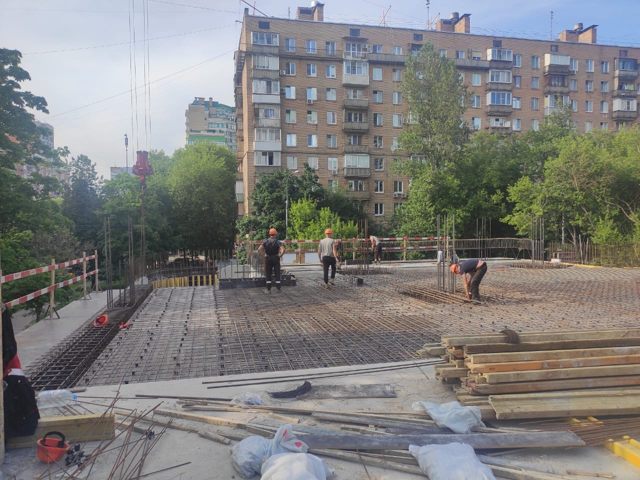 На Первомайском, по графику, идут работы по монолиту