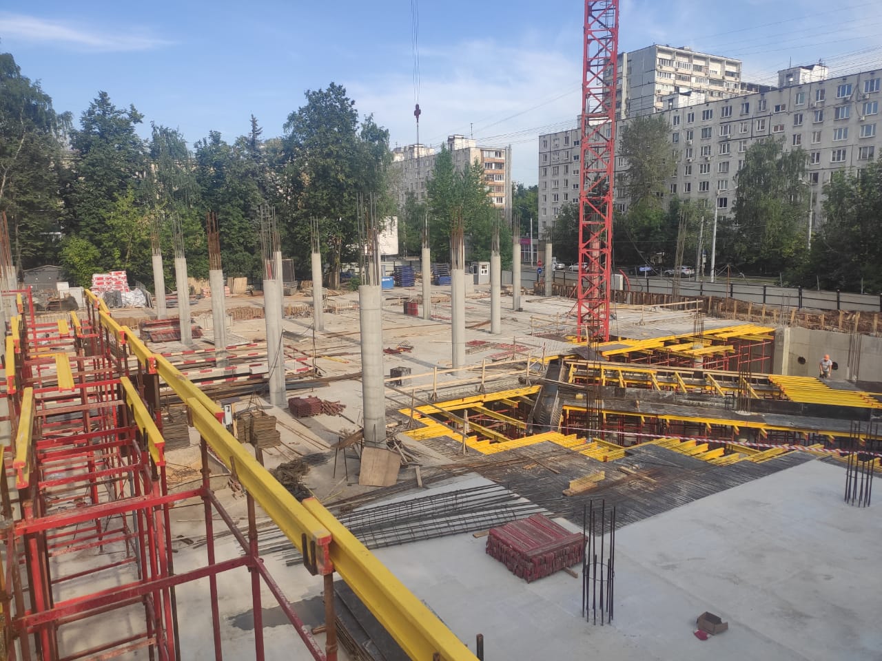 На Первомайском, по графику, идут работы по монолиту